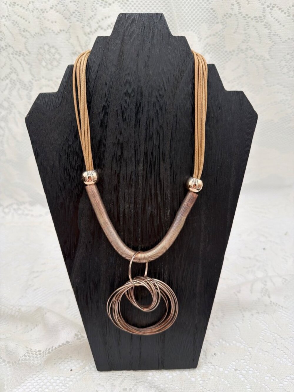 Modern Rose Gold-Tone Multi-Circle Pendant Necklace With Adjustable Chain Length